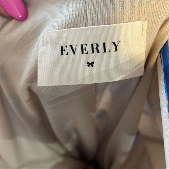 Everly Floral Summer Dress size Medium - Picture 4 of 5